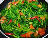 Foto langkah ke 4 dari resep Cah Kangkung Terasi Pedas.
