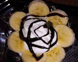 صورة لخطوة 2 من وصفة فراولة 🍓بالكريم شونتي وموز🍌