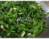 A picture of step 1 of Green Garlic Chutney.