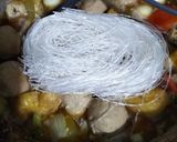 Foto langkah ke 6 dari resep Semur Tahu Bakso Soun.