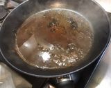 Une image de l'étape 3 de Pavés de saumon caramélisés au bouillon d'herbes, estragon et citron.