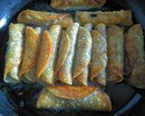 Foto del paso 5 de la receta: Mini flautas mexicanas rellenas de carne molida!