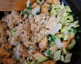 Foto del paso 4 de la receta: Pechuga de pollo con apio y cebolla
