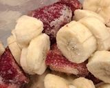 Pas rețetă Înghețată artizanală din căpșuni, iaurt și banane fără zahăr 1 fotografie