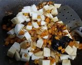 Foto langkah ke 4 dari resep Sambel goreng putih telur dan sosis.