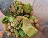 Foto del paso 1 de la receta: Mini hamburguesas de garbanzos y palta en licuadora 🥑 Veggie burger 🍔 Green vegan burger 🍔