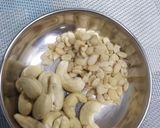A picture of step 2 of Chole ragda with potato pattice.