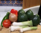 Foto del paso 1 de la receta: Calabacines luna rellenos de carne y verduras