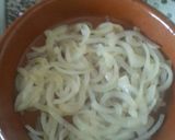 Foto del paso 10 de la receta: Muslos de pollo relleno en salsa de cebolla