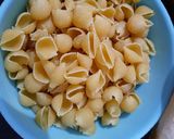 A picture of step 1 of White Sauce Pasta.