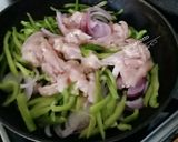 Une image de l'étape 1 de Wrap au poulet grillé à la poêle.