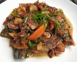Foto langkah ke 4 dari resep Ikan Asin Cabai Hijau.