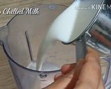 A picture of step 2 of Musk Melon Milk Shake.