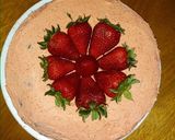 Foto del paso 4 de la receta: Postre de buttercream de frutilla con bizcochuelo de chocolate