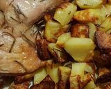 Foto del passaggio 4 della ricetta Coscia e sovraccoscio di pollo e patate con il forno alogeno