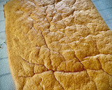 Foto del paso 3 de la receta: Brazo gitano de fresones blancos y rojos con nata y trufa