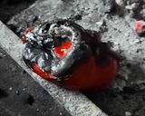 Foto del paso 2 de la receta: Morrón al rescoldo muy práctico