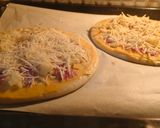 Foto langkah ke 3 dari resep Pizza Tipis Kering Mozza Mentai.