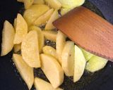 A picture of step 2 of Gobhi Aloo.