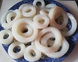 Foto del paso 1 de la receta: Calamares a la riojana🍷🦑