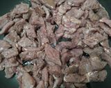 Foto del paso 5 de la receta: Arrachera en su jugo con frijoles, papa y cebolla