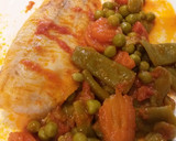 Foto del paso 2 de la receta: Filetes de merluza al horno con menestra