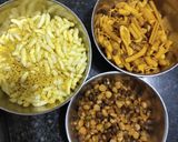 A picture of step 2 of Makhana bhel.