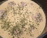 Foto del paso 3 de la receta: Pollo en salsa de limón con piñones