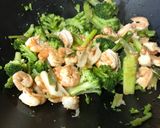 Φωτογραφία βήματος 11 της συνταγής Stir-fry udon noodles με γαρίδες, τόφου και μπρόκολο