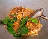Foto langkah ke 5 dari resep Ayam Lodho Panggang (Ayam Ingkung) dan tips detail.