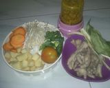 Foto langkah ke 2 dari resep Sop ceker kuah kuning.