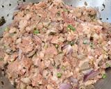 รูปขั้นตอนการทำที่ 5 ของ ลาบหมูก้อนทอดใบชะมวง