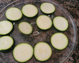 Foto del paso 1 de la receta: Salmón ennegrecido y calabacín