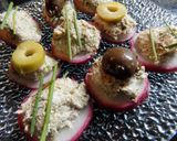Foto del paso 11 de la receta: Canapes de pate casero con rabanitos