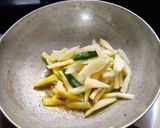 A picture of step 2 of Raw papaya sabji.