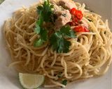 Foto langkah ke 8 dari resep Spaghetti Aglio e Olio Tuna dengan Daun Ketumbar.