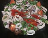 Foto langkah ke 3 dari resep Tumis Cumi Kacang Panjang.