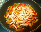 Foto del paso 4 de la receta: Tallarines con lomo y verduras estilo spanishchine