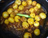 A picture of step 4 of Sukha Aloo.