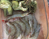 Foto del paso 3 de la receta: Langostinos con alcachofas al horno