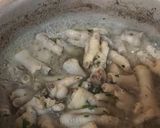 A picture of step 1 of Kerabu Kaki Ayam (Chicken Feet).