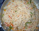 A picture of step 4 of Egg scrambled spaghetti.