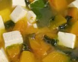 Foto langkah ke 2 dari resep Kabocha Miso Soup.