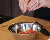 Foto langkah ke 4 dari resep Punya Tomat? Bikin Ini Aja! Resep Sambal Dabu Dabu Khas Manado.