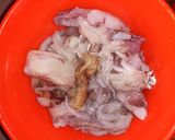 Foto langkah ke 1 dari resep Cumi kuah merah asam pedas.