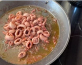 Foto del paso 4 de la receta: Fideuà de calamares con alioli de ajo negro