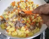 Foto langkah ke 4 dari resep Bread Toast with Creamy Beef and Vegetable Ragù.