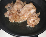 Foto del paso 2 de la receta: Fajitas de pechuga de pollo salteadas con ají y cebolla