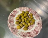 Une image de l'étape 5 de Navets boule d'or aux saucisses allemandes, bouillon de champignons et olives.