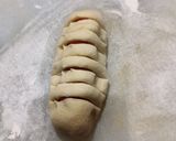 Foto langkah ke 3 dari resep Caterpillar Bread.